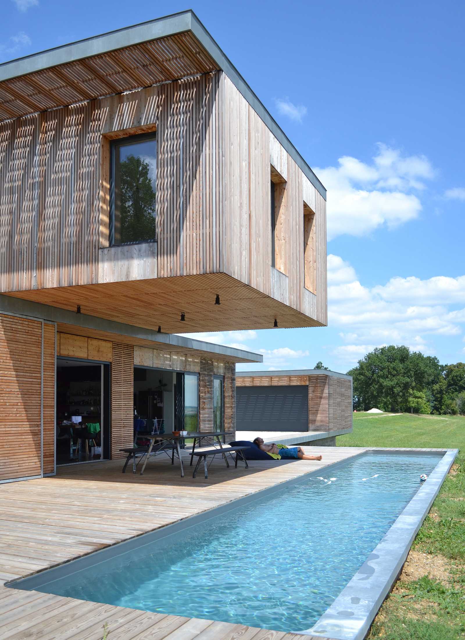 Maison contemporaine bois et béton conçue par un architecte à Bordeaux