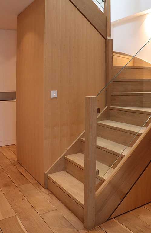 Escalier sur mesure réalisé par un architecte d'intérieur à Bordeaux