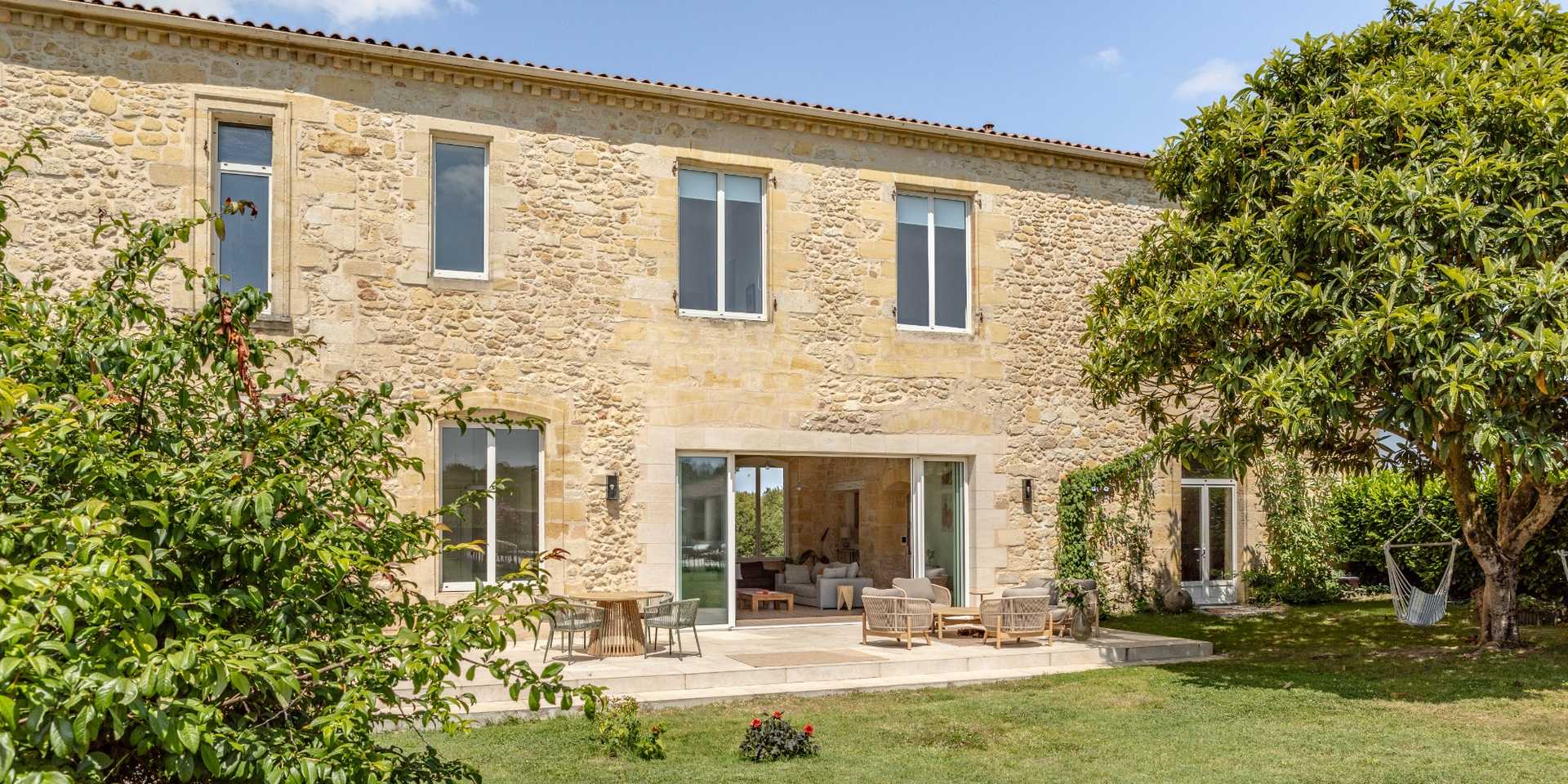 Rénovation d'une maison ancienne en pierre en Gironde