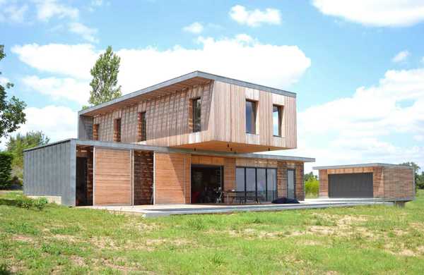 Réalisation d'une maison individuelle contemporaine avec bois et béton dans un esprit Loft par un architecte à Bordeaux.