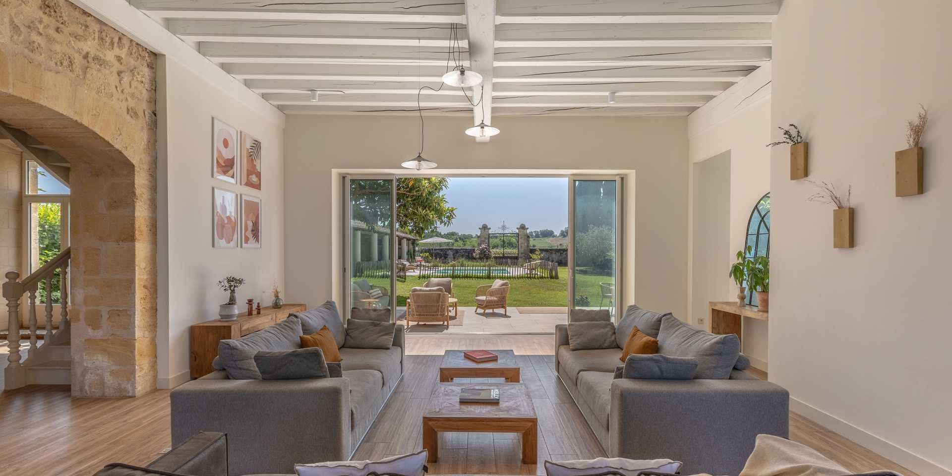 Un architecte d'intérieur rénove entièrement un château à proximité de Bordeaux