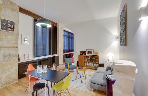 Ce studio type loft est transformé en appartement 3 pièce par un architecte à Bordeaux