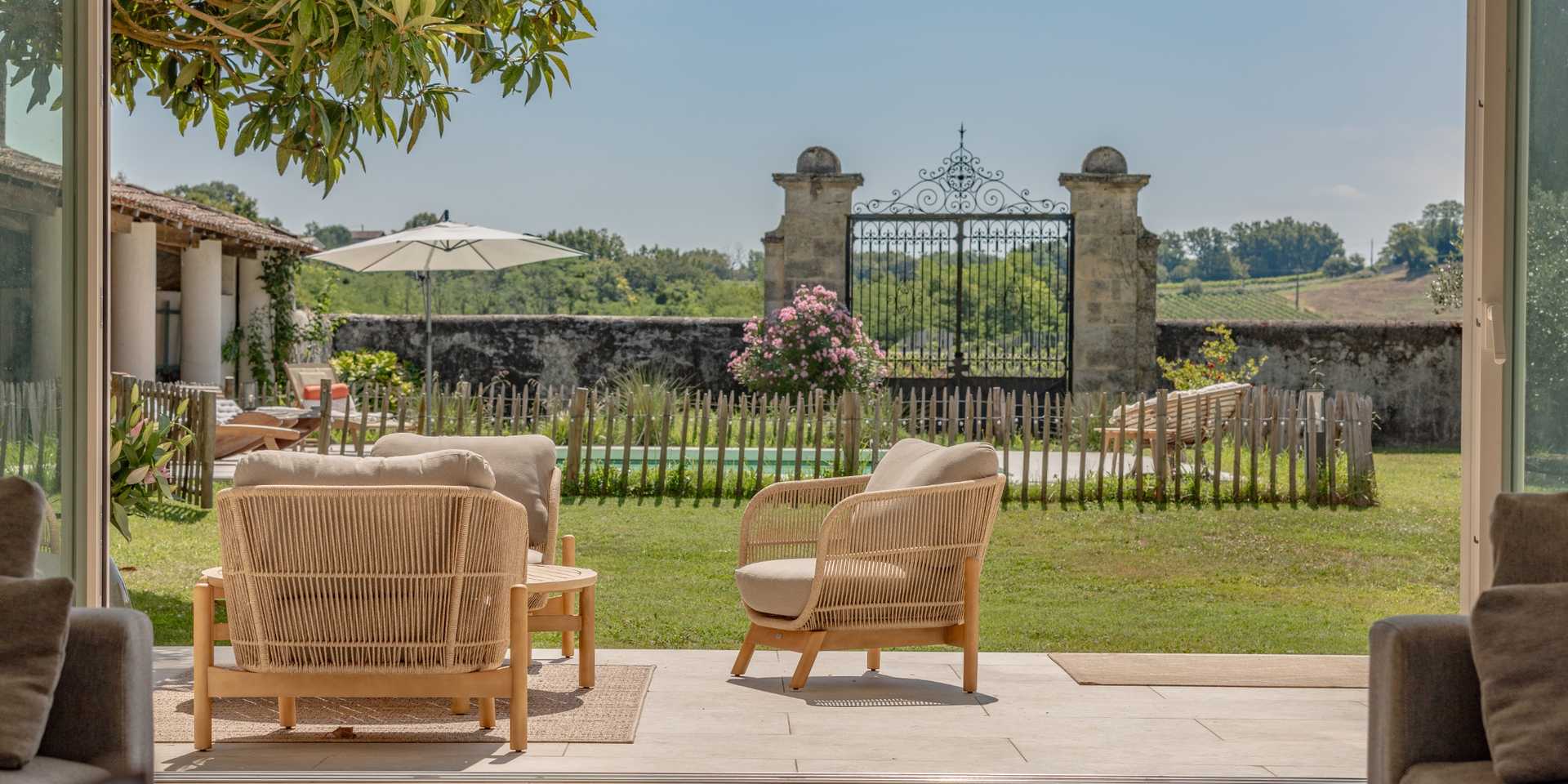 Aménagement paysager du jardin d'un domaine viticol dans l'agglomération de Bordeaux